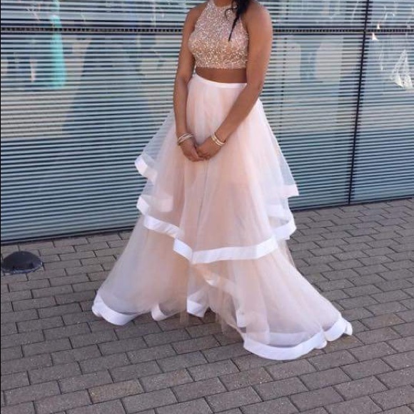 Dresses & Skirts - prom dress